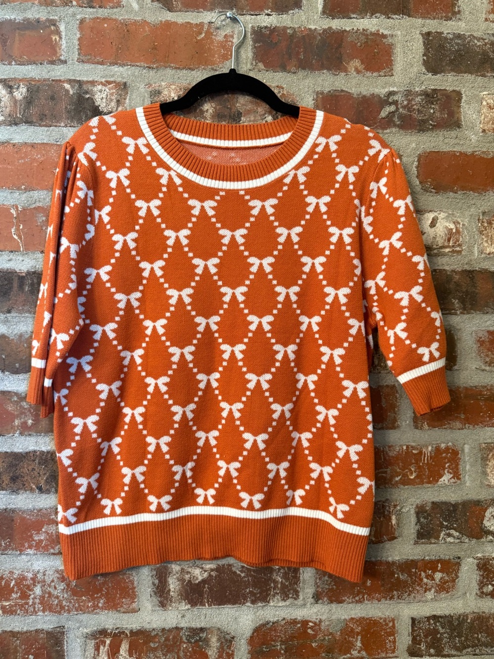 S66 Rust Bow-Pattern Sweater